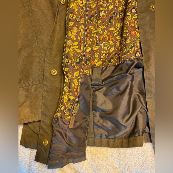 Barbour Women's Waxed Jacket- Olive Green Liberty Beadnell Size 8 - Picture 5 of 8